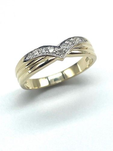 Ladies v shape diamond band ring - Picture 2 of 3
