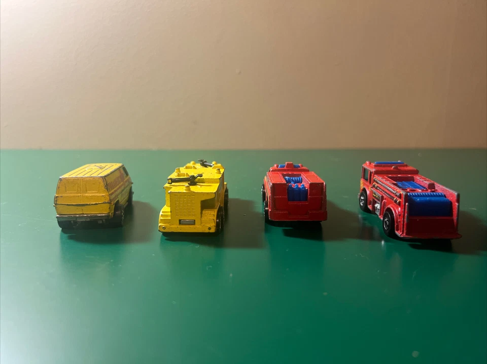 Hot Wheels Lot of 4 Vintage Blackwalls Fire Eater, Ambulance, Airport Rescue - Image 3 of 4