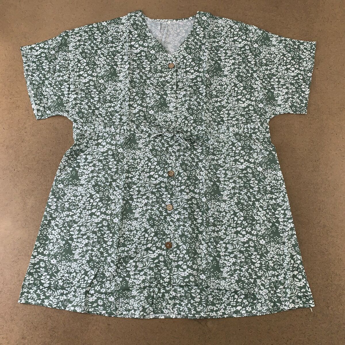 ZXZY Women's Size Large Green Floral Button Through ZXZY Women's Size Large Green Floral Button Through