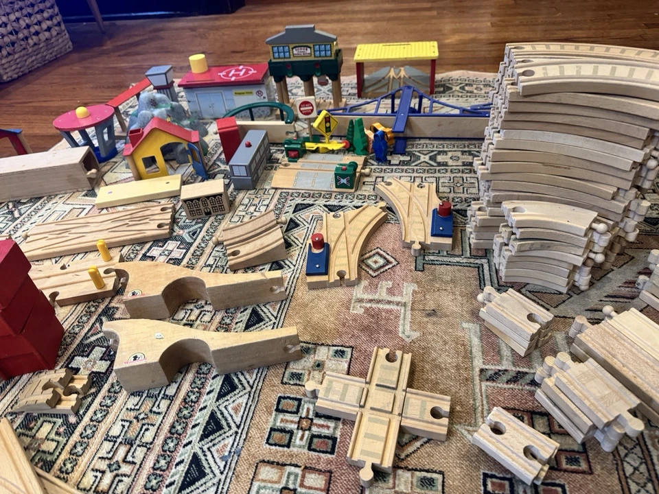 Brio - 193 Piece + 40 Train Collection! See Pics!!! - Image 2 of 4