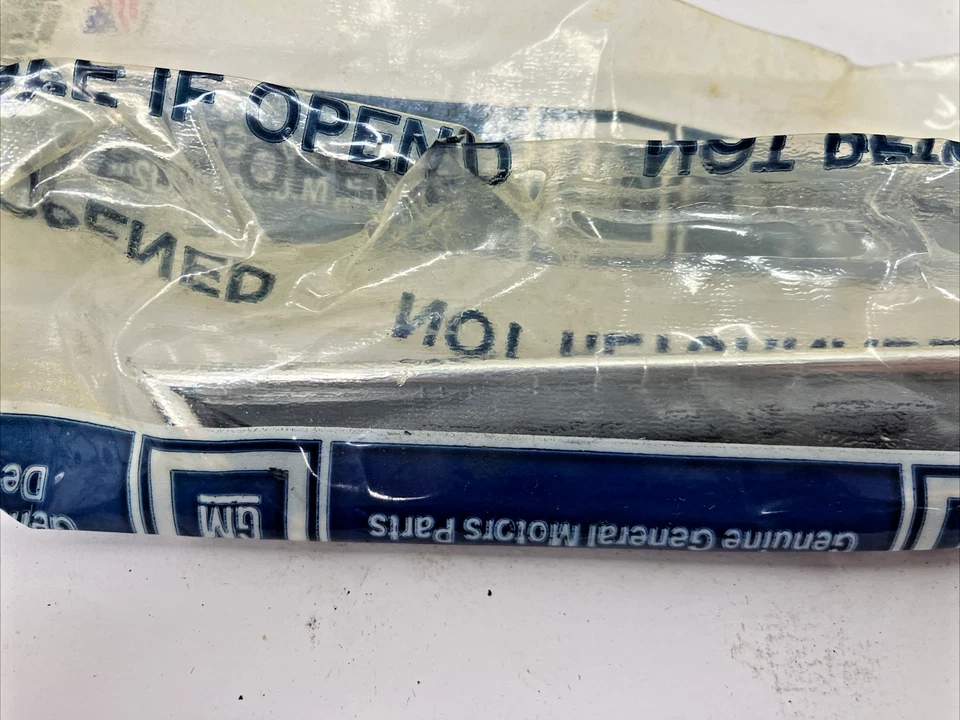 Nuevo moldura de guardabarros delantero azul GM 12308770 1983-1984 Oldsmobile Cutlass (884) OEM Foto 4 de 4