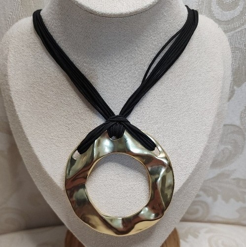 VINTAGE CHICO’S GOLD TONE CIRCLE PENDANT NECKLACE ON BLACK CORD – STATEMENT - Picture 7 of 9