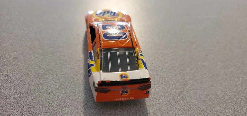 Toyota Camry 2016 Lionel Matt Kenseth Tide 1/64 NASCAR Foto 3 de 4