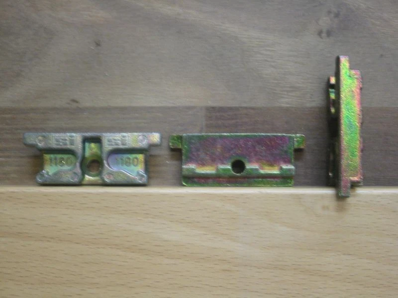 SIEGENIA FAVORIT Siegenia Kipp Schliessblech A 1180 Kippblech f. Fenster und Türen aus Kunststoff