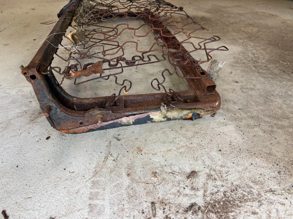 1973 1974 1975 1976 DODGE DART DUSTER SCAMP BANCO DIANTEIRO SEÇÃO INFERIOR BASE - Imagem 2 de 4