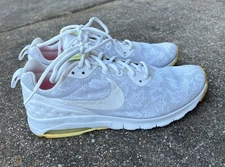 Nike Womens Air Max Motion LW ENG 902853-100 Gray Running Shoes - Size 10