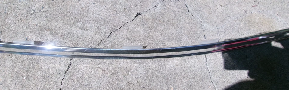 Nuevo NOS GM 1971-76 Cadillac De Ville Parabrisas Superior Moldura OEM GM # 9738697 Foto 3 de 4