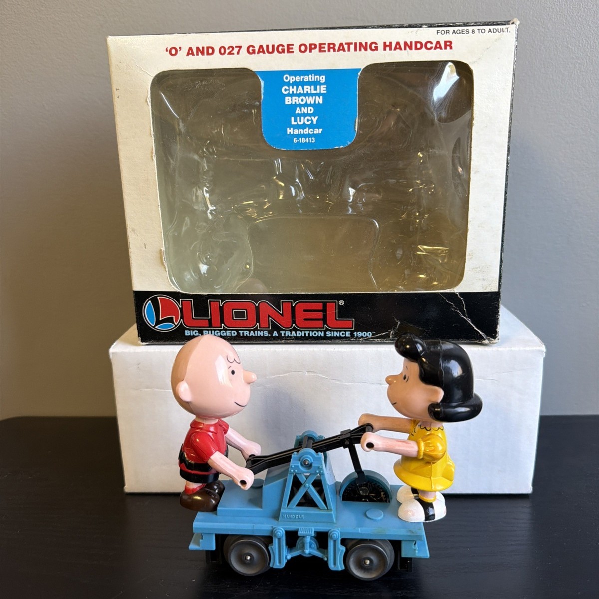 Peanuts Lionel Operating Charlie Brown & Lucy Handcar 6-18413 O