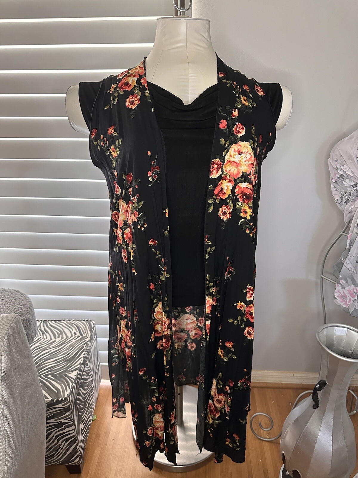 New Woman’s LuLaRoe Black Salmon Bone Floral Pattern JOY Long Vest Size XL