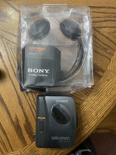 Sony WM-EX122 Walkman Cassette Player. Works With New Sony Headphones