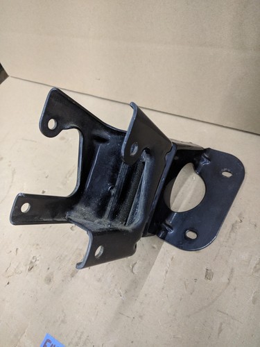 Harley-Davidson FXR Touring Fairing Mounting Bracket 58040-83 - Picture 9 of 10