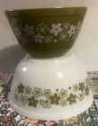 Pyrex Vintage 2 Mixing Bowls #401 & #402 Crazy Daisy