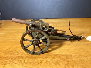 Britains Ltd.?  Marklin?   lead/cast artillery horse-drawn field gun