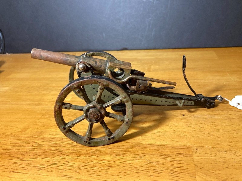 Britains Ltd.?  Marklin?   lead/cast artillery horse-drawn field gun