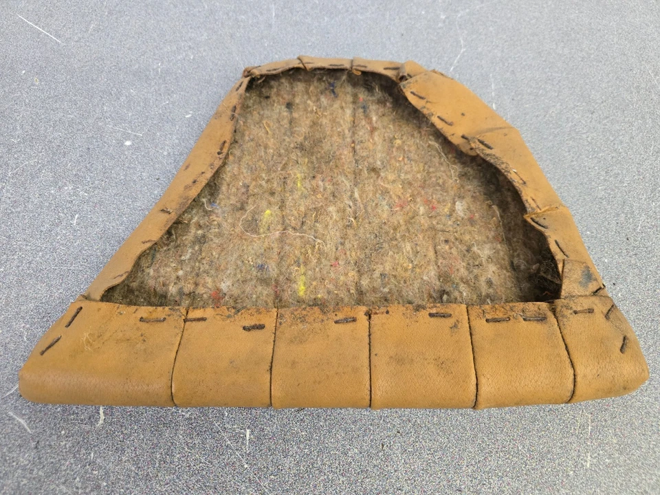 USED ORIGINAL GENUINE PORSCHE 911 912 912E 930 RIGHT REAR SEAT BOTTOM BEIGE TAN - Изображение 4 из 4