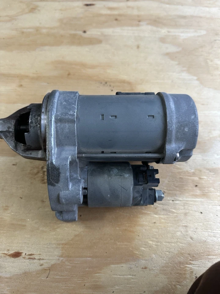 Motor de arranque Toyota Tundra 2010-2019 4,6 usado Foto 2 de 4