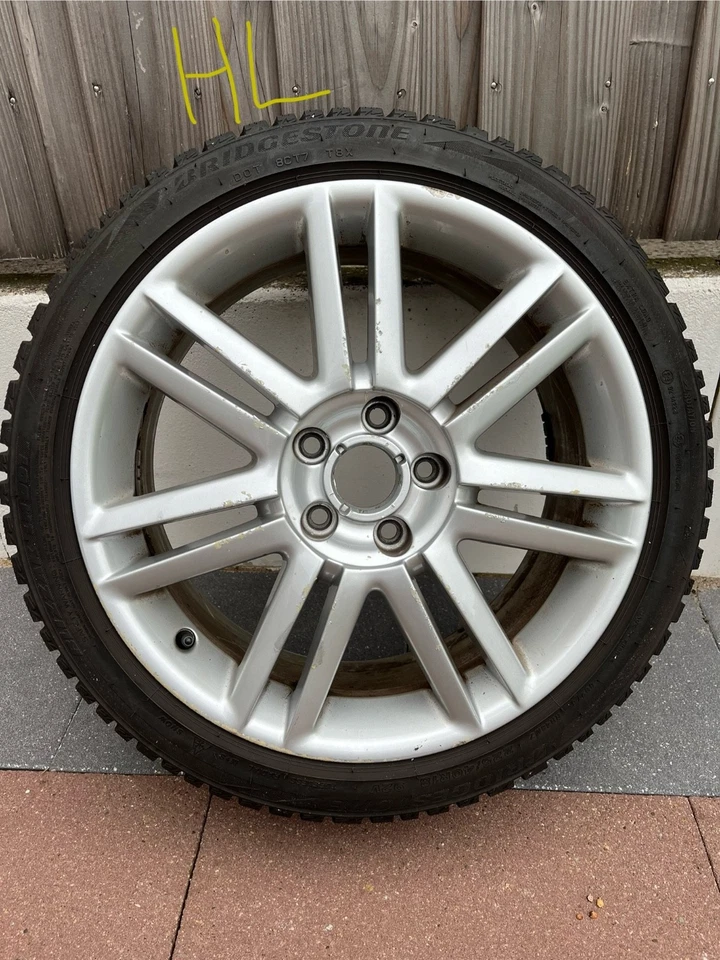 Komplettes Set: Winterreifen Original Audi Felgen 225/40 R18 mit Nabendeckeln - Bild 2 von 4