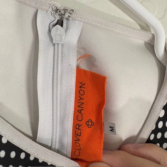 Vestido Clover Canyon para mujer mediano negro blanco geométrico sin mangas vaina midi Foto 3 de 4