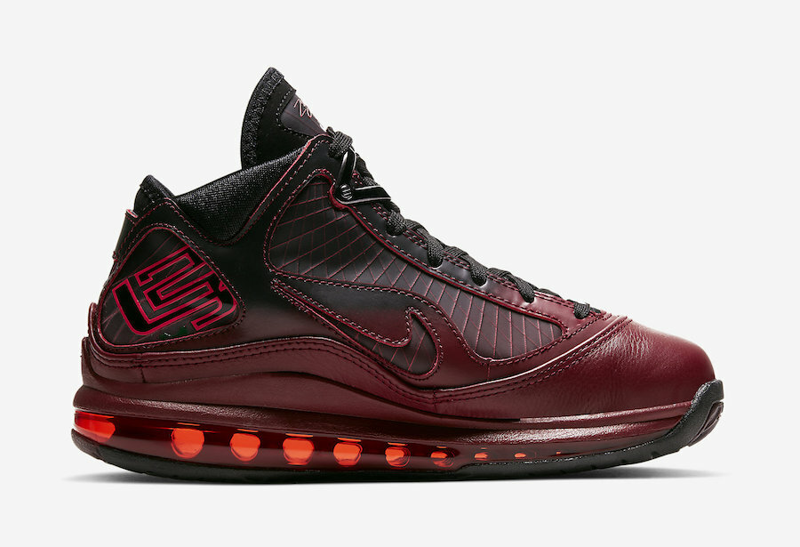 NIKE レブロン7クリスマス 国内12月19日/21日発売予定】ナイキ レブロン 7 QS 