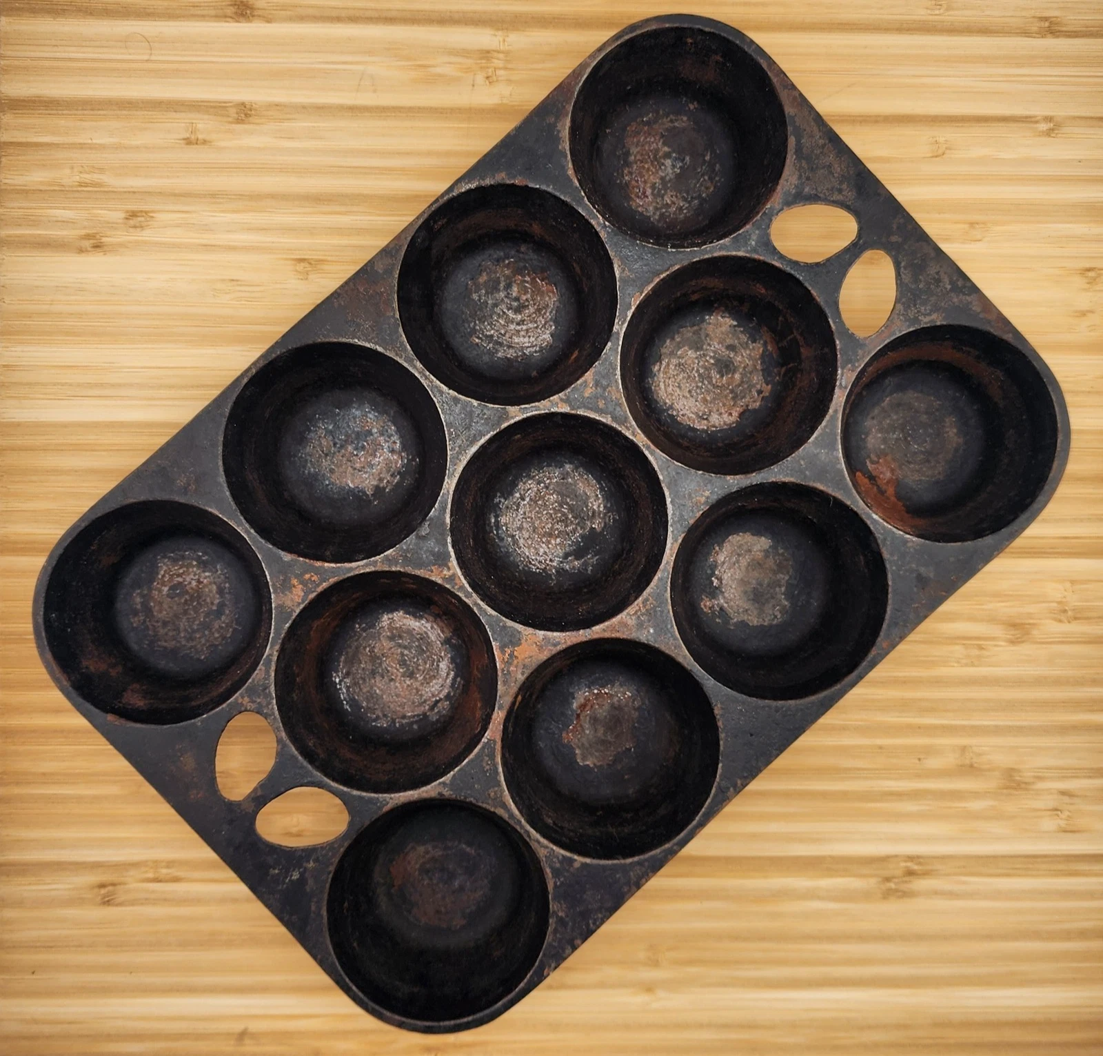 Vintage Cast Iron Popover Muffin Pan, 11 Cups, Unmarked, MADE IN USA, Stamped C