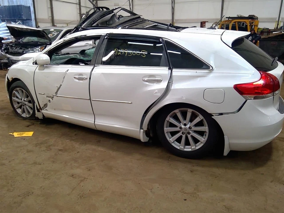 Passenger Right Front Spindle/Knuckle Fits 09-16 VENZA 6867306 - Image 3 of 4