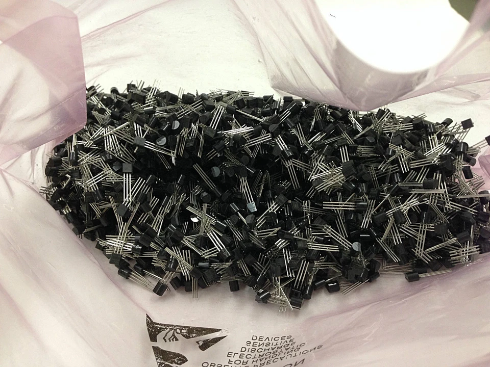 300 Stück / 300 pieces STX93003 500V 1A PNP TRANSISTOR see also NPN STX83003 NEW - Bild 3 von 4