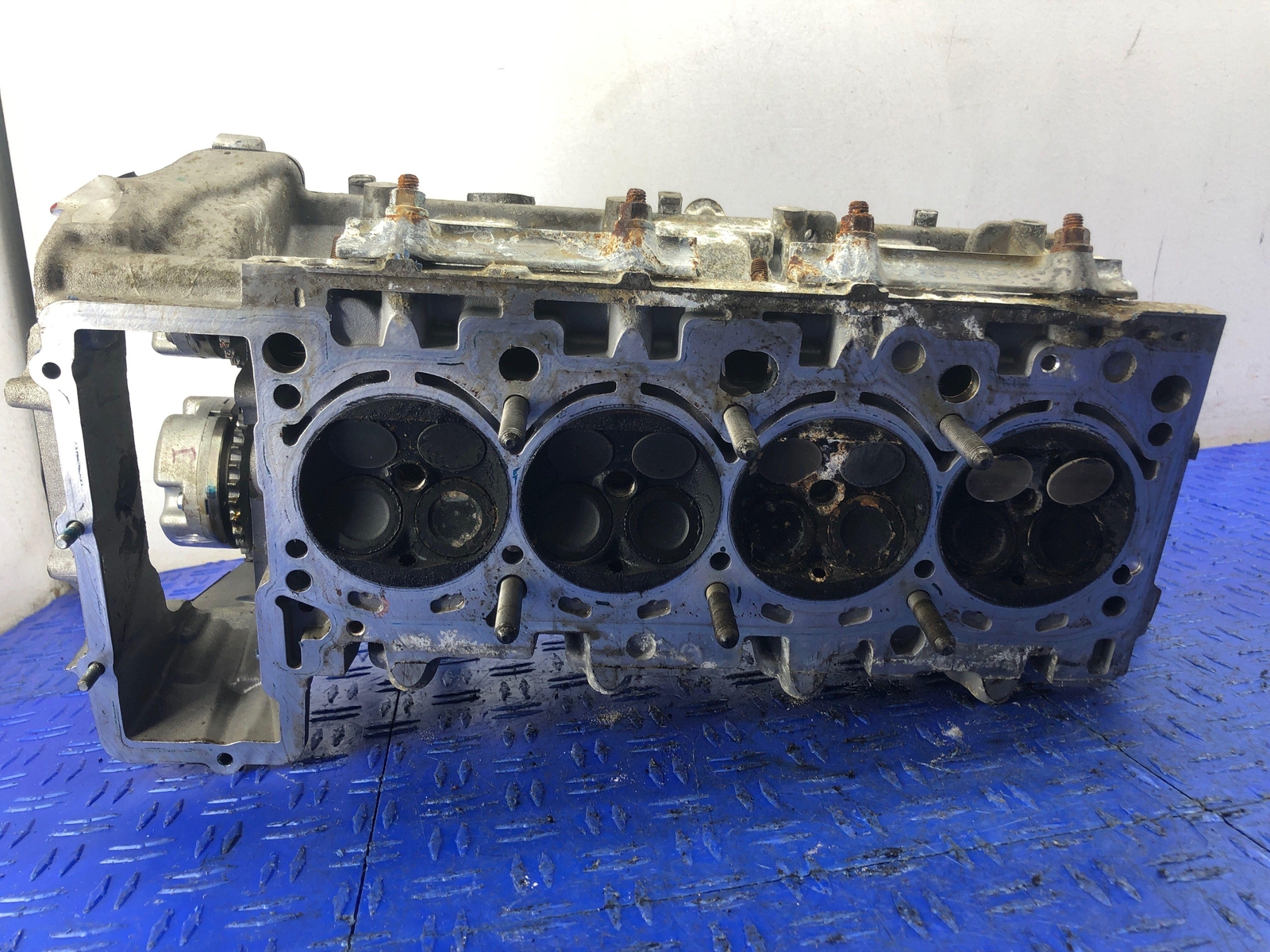 2011-2015 AUDI R8 4.2L RIGHT SIDE CYLINDER HEAD W/CAMSHAFTS *FLOOD RECOVERY*