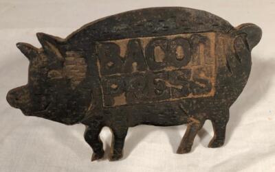VINTAGE CAST IRON PIG SHAPED BACON PRESS