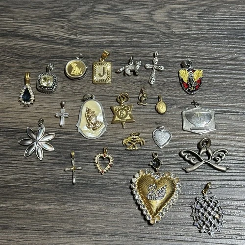 Mixed Lot 20 Costume Jewelry Pendants VTG 90s Art Deco Style Gold Silver Tone