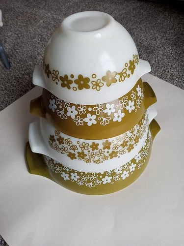 Pyrex Spring Blossom Crazy Daisy Nesting Mixing Bowls Set Of 4 Green & White