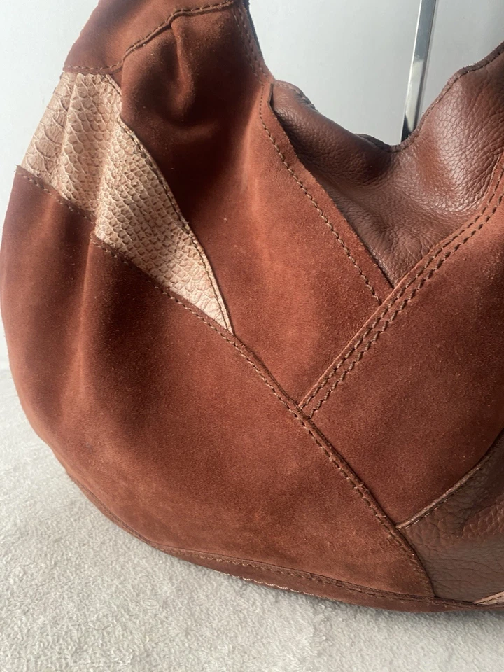 Bolso de Hombro Hobo de Cuero Gamuza Retazos LUCKY BRAND Foto 3 de 4