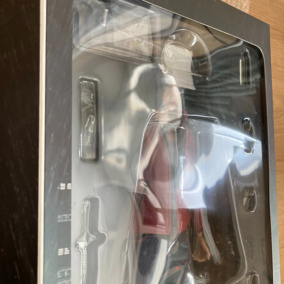 DAMTOYS DMS031 Resident Evil2 Remake Ver. Claire Redfield Figure OPENED NOT USED - Image 4 of 4