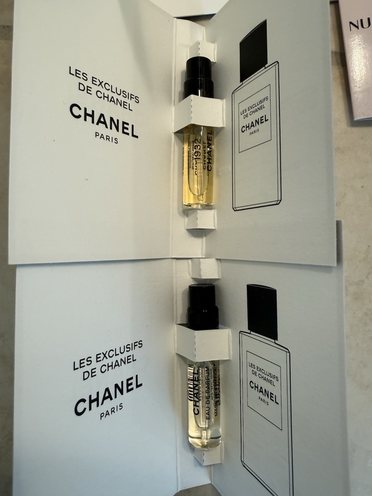 Mixed Bag Of 8 Beauty And Fragrance Samples Incl. Les Exclusif De Chanel Parfum thumbnail 3