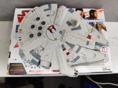 Revell 06765 - Star Wars Millennium Falcon, mit LED und Geräuschen - Episode 7