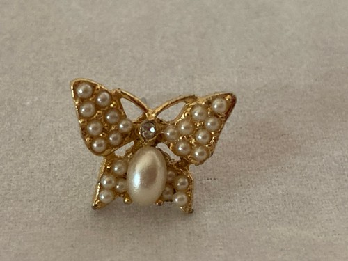 Pretty Pair of Gold Toned Metal and Faux Pearl Pierced Butterfly Earrings - Picture 4 of 7