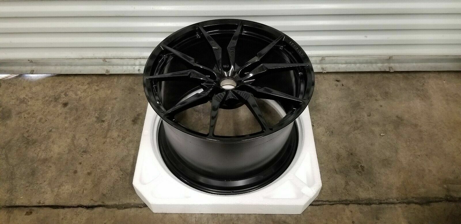 LAMBORGHINI AVENTADOR REAR DIONE WHEEL RIM OEM 470601017AA