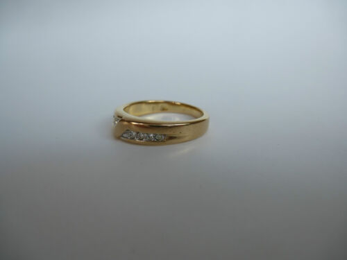 Pierre Lang PL Modeschmuck, glanzvoller goldfarbener Ring mit Steinchen Gr.6 - Bild 7 von 7