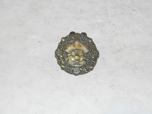 MICKEY MOUSE PIRATE COIN PIN Doubloon Pirates of Caribbean Jack Sparrow 2009 MIN