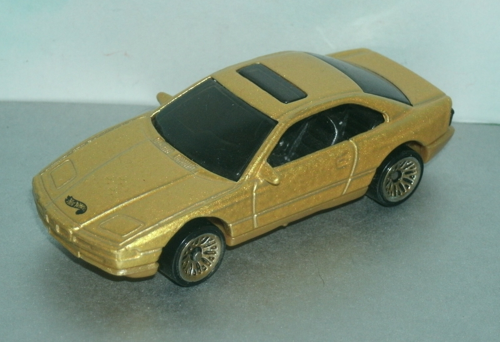 1/64 Scale BMW 850i E31 Diecast Sports Car - Hot Wheels 24107 Gold ...