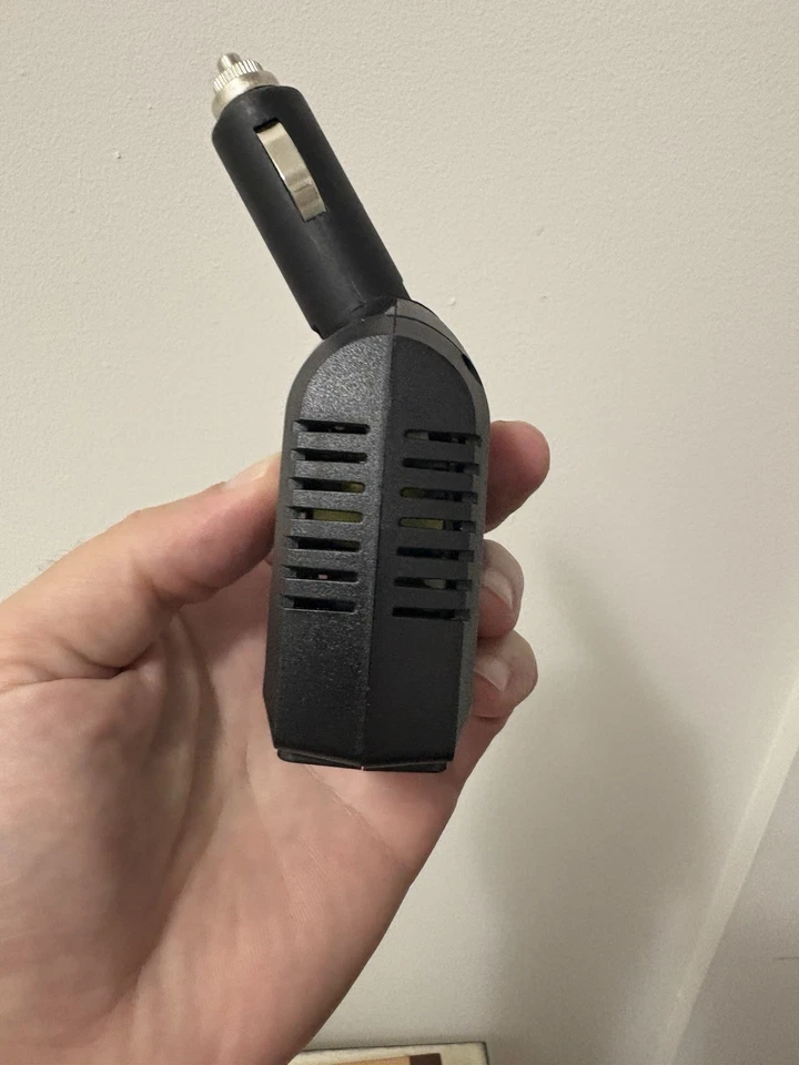 Cyber Power 140W INVERSOR DE POTENCIA | 12V DC a 120V AC TOMA 15W USB-C 2.4A USB-A Foto 3 de 4