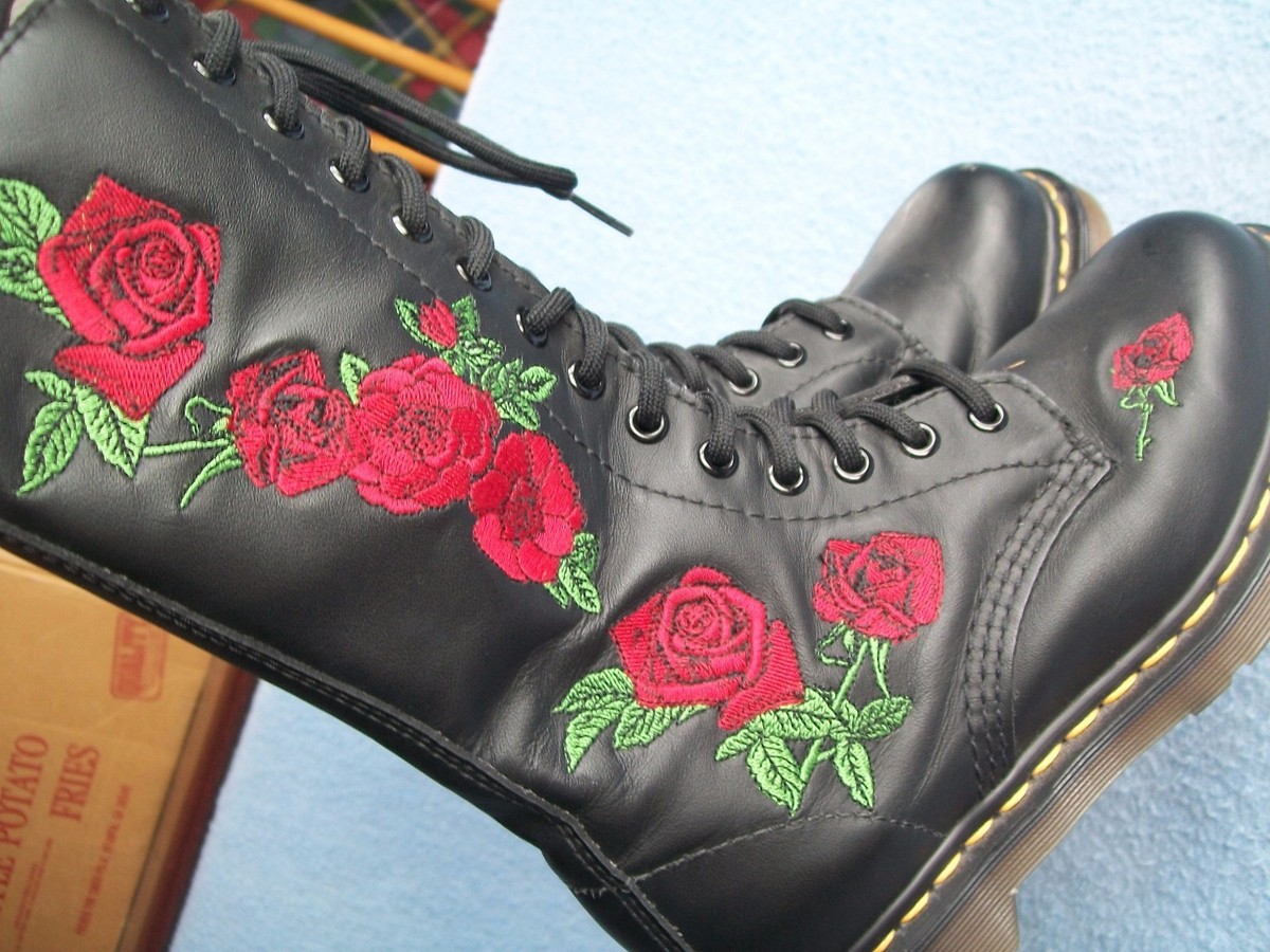 Dr Martens Womens USA 5 (UK 3) Eur 36 Vonda Rose 14-Eye Side Dr Martens Womens USA 5 (UK 3) Eur 36 Vonda Rose 14-Eye Side