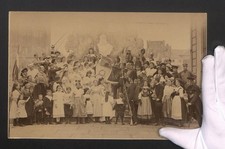 Fotografie preußische Soldaten in Uniform mit Pickelhaube, Raupenhelm und Trach 