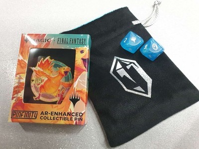 MTG FINAL FANTASY TASCHE WÜRFEL + 2 D10 + SPILLA AR-ENHANCED PIN CHOCOBO PINFINITY