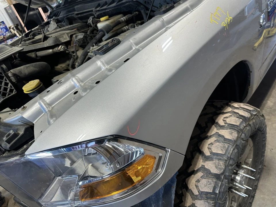 Guardabarros izquierdo Dodge Ram 3500 3500 2012 2013 2014 2015 2016 2017 2018 OEM Foto 2 de 4