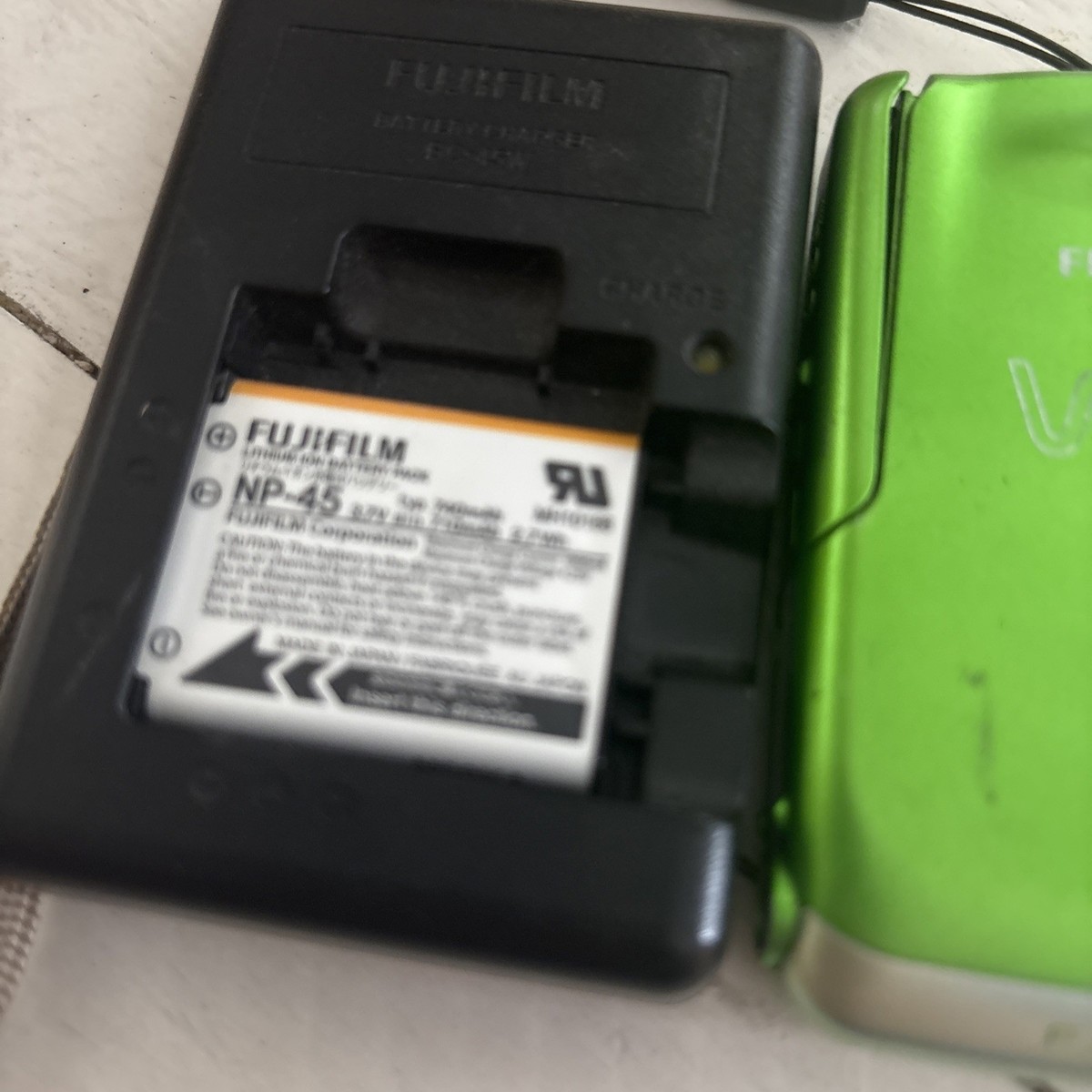 Finepix FUJIFILM Z33WP Green 10.0MP WP Digital Camera OEM Battery