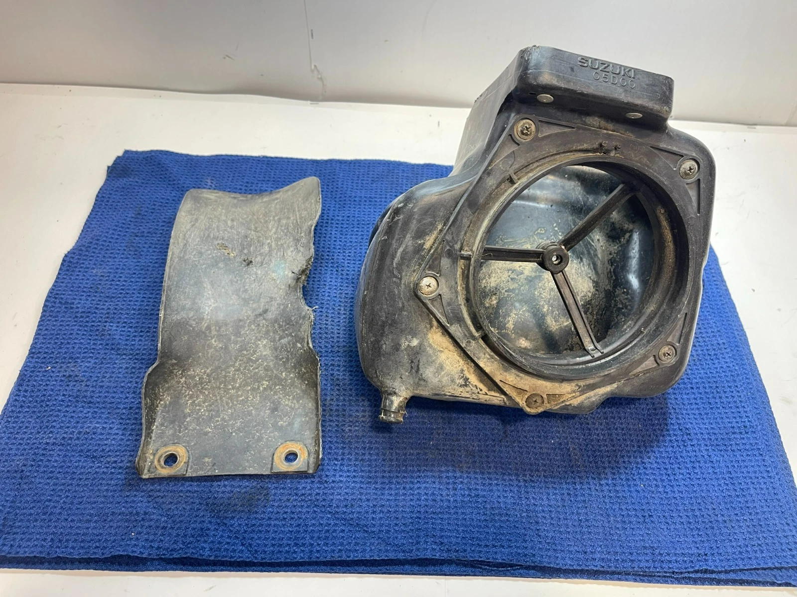 1997 OEM Suzuki RMX 250 Air Box Air Cleaner Housing OEM SUZUKI RM 250 1997