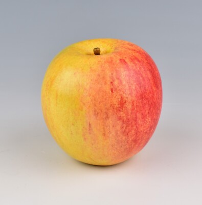 Bemalter Braeburn Apple aus Holz von Howard Rice (20. Jahrhundert) signiert ''HJR 91''