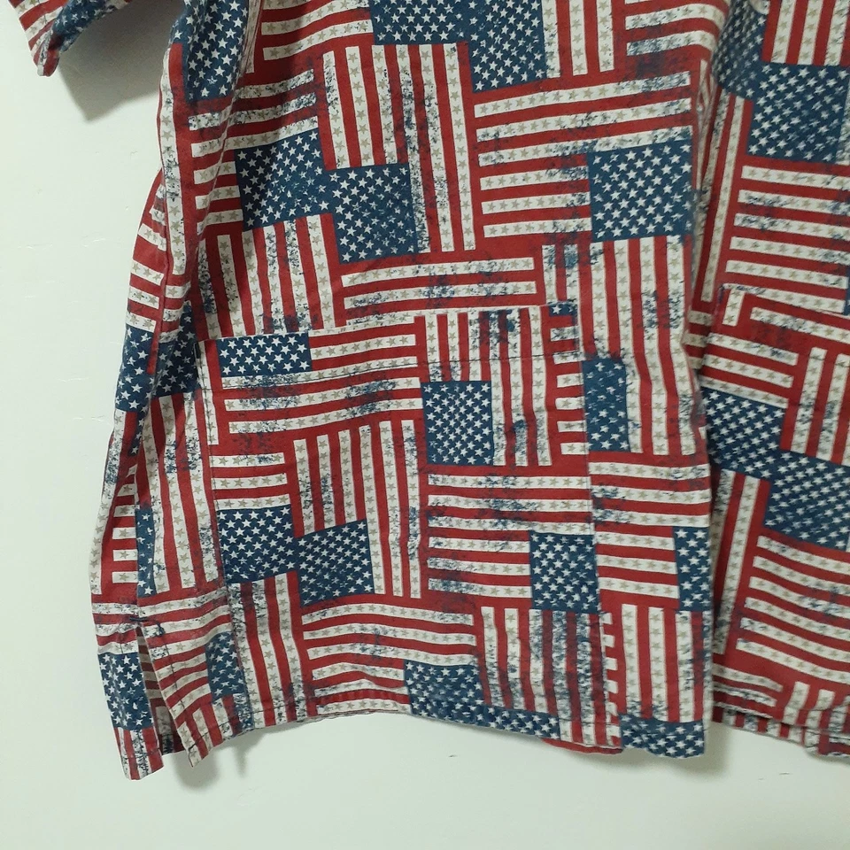 Blusa Médica Estampada de Bandera de Tafford Talla Grande Cuello en V Mezcla de Algodón Foto 2 de 4