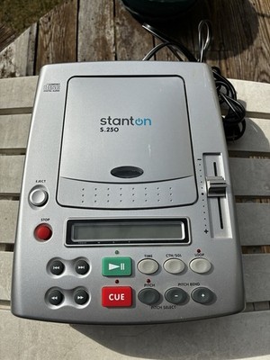 Cd Que Player