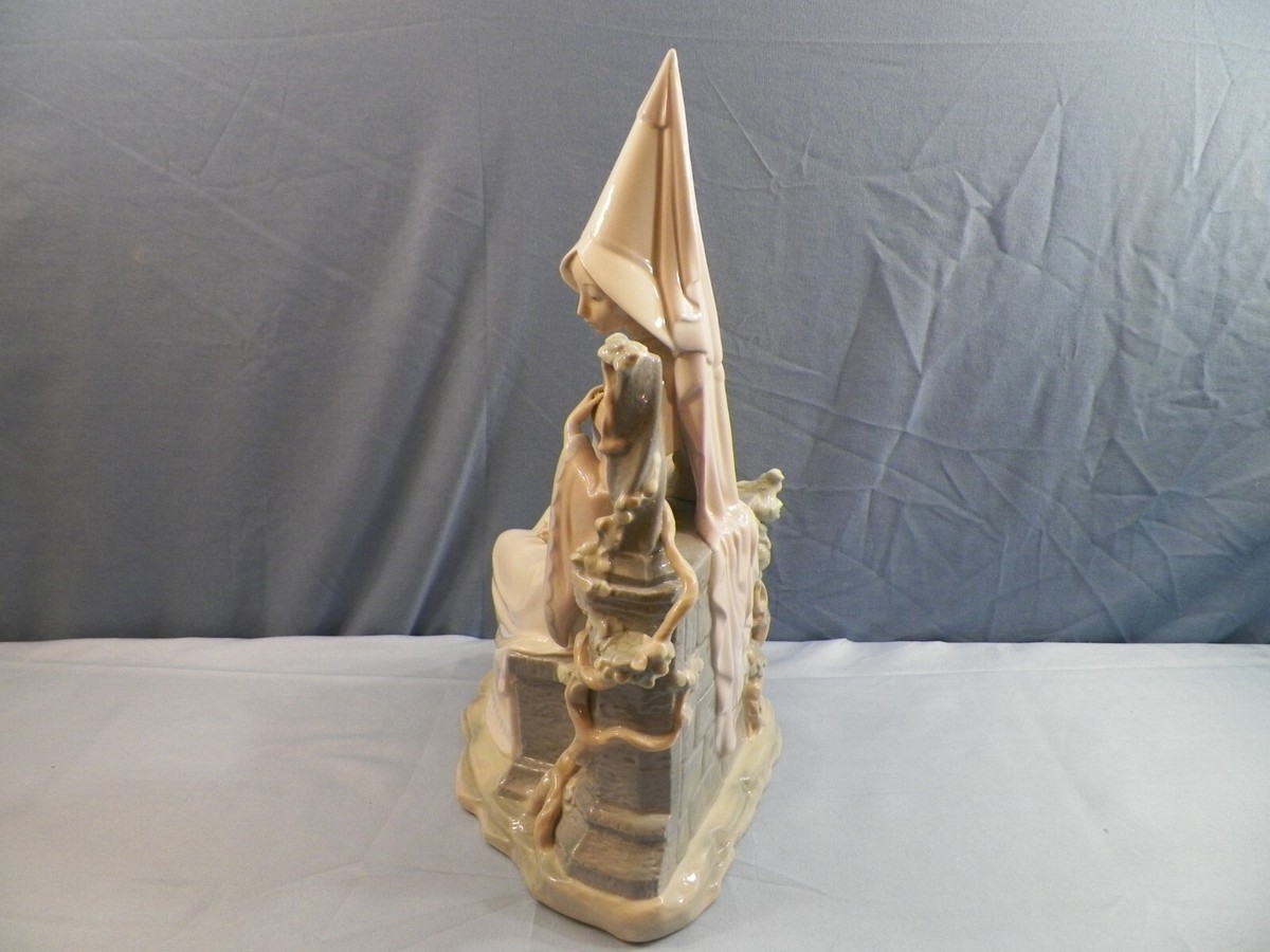 Large Lladro Porcelain Figurine #4928 Medieval Lady - Missing Rose